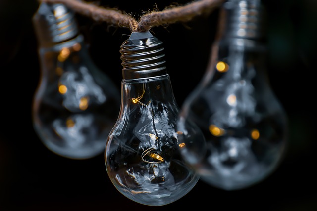 Vælg den rigtige hængelampe til dit rum: En guide til at finde den perfekte belysning